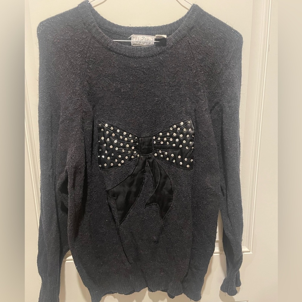 VINTAGE WYE OAKS  1970s black bow sweater.